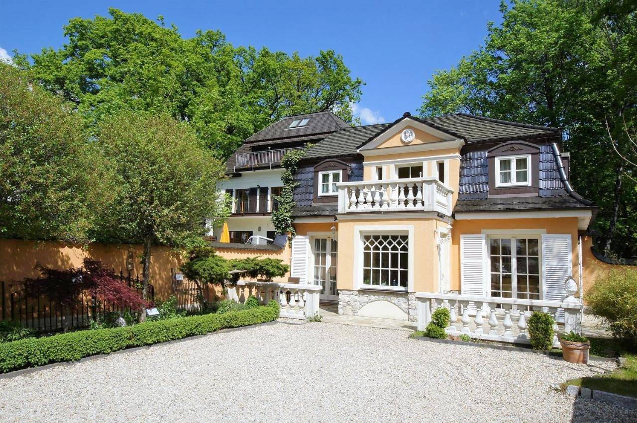 Yacht- , und Reisemobilhafen "Historisches Fährhaus" Wendenschloss in Treptow - Köpenick, Berlin