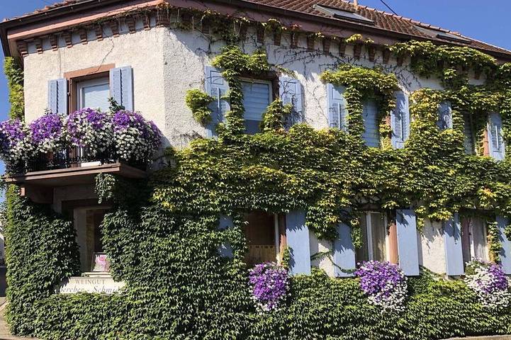 Ferienwohnung für 4 Personen, mit Pool und Garten sowie Balkon