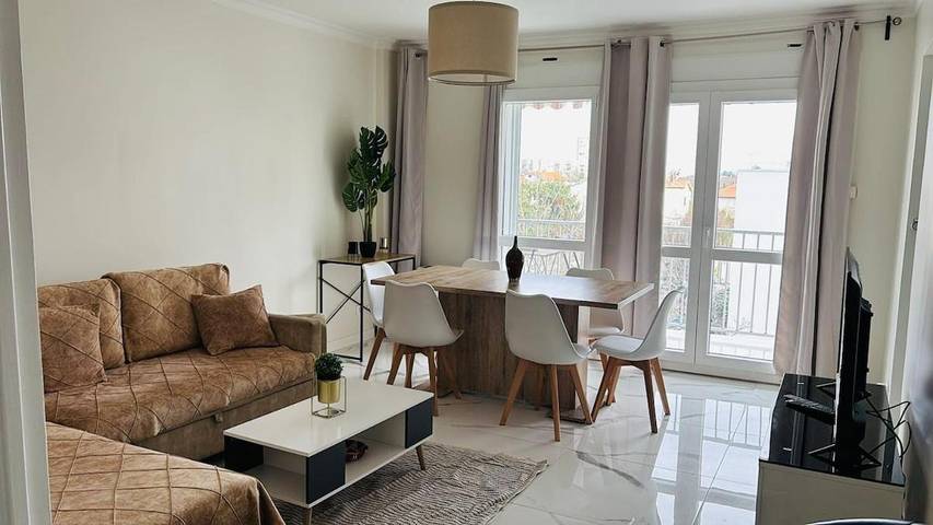 Gîte pour 8 personnes, avec jardin et terrasse à Saint-Priest