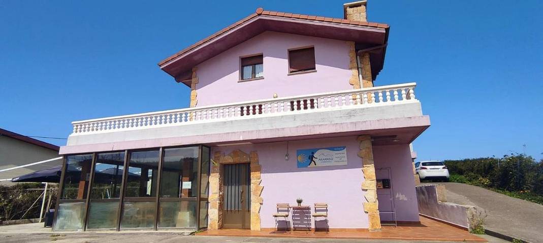 Hostal para 18 personas, con jardín - 1