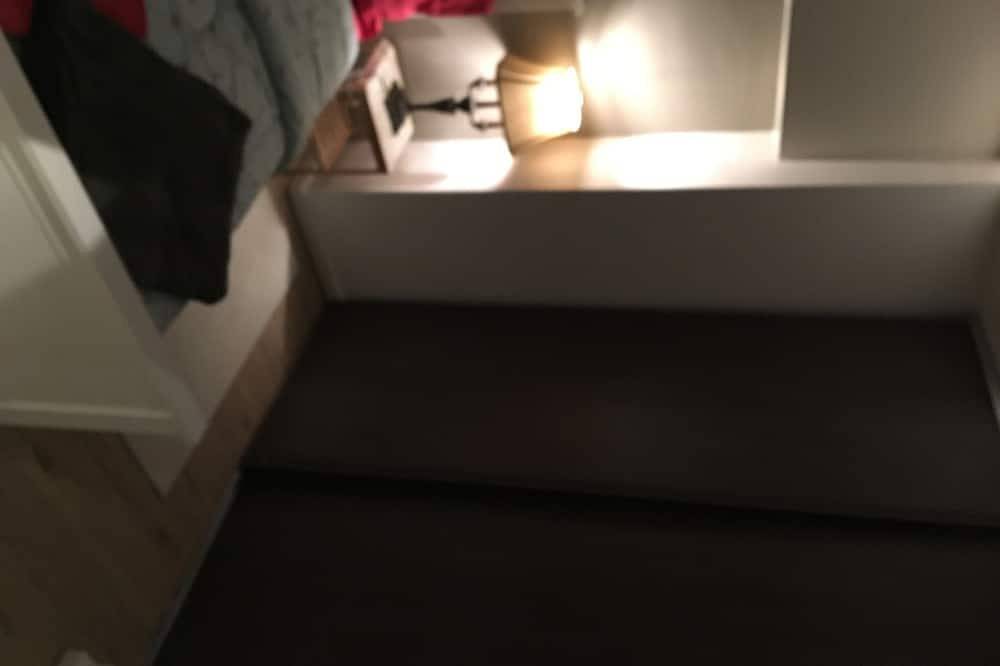 Entire apartment, Appartement of 2 rooms, bathroom, Wc and kitchen all separate, take 5 persons in Créteil, Val-de-Marne