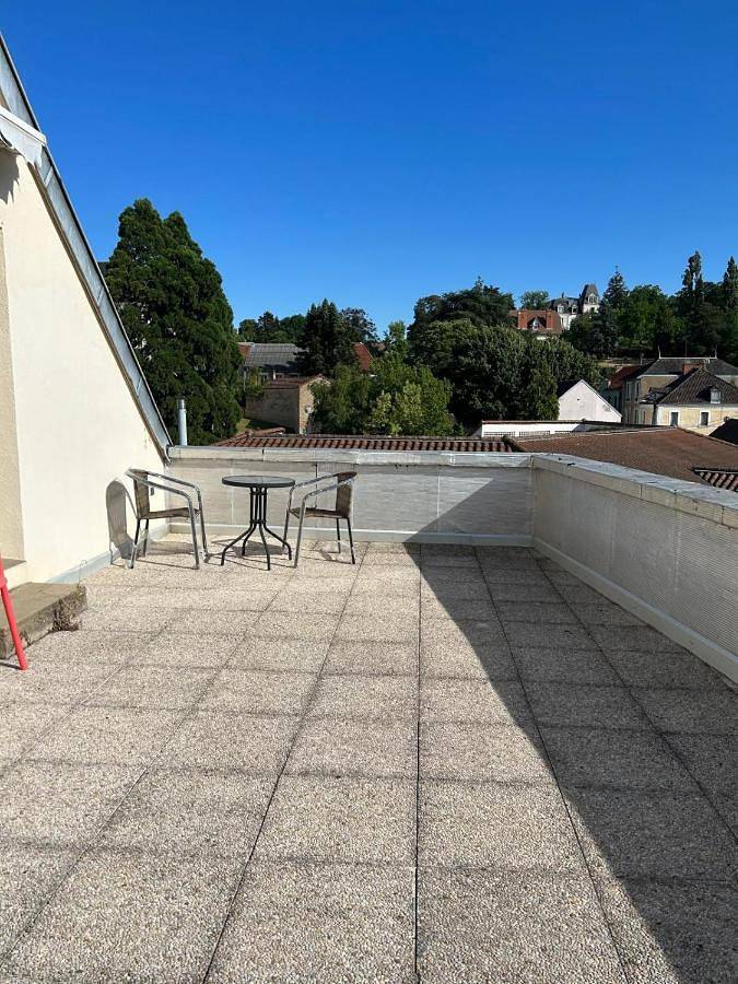 Bristol Manor N20 terrasse cuisine et chambre in Néris-les-Bains, Région de Montluçon