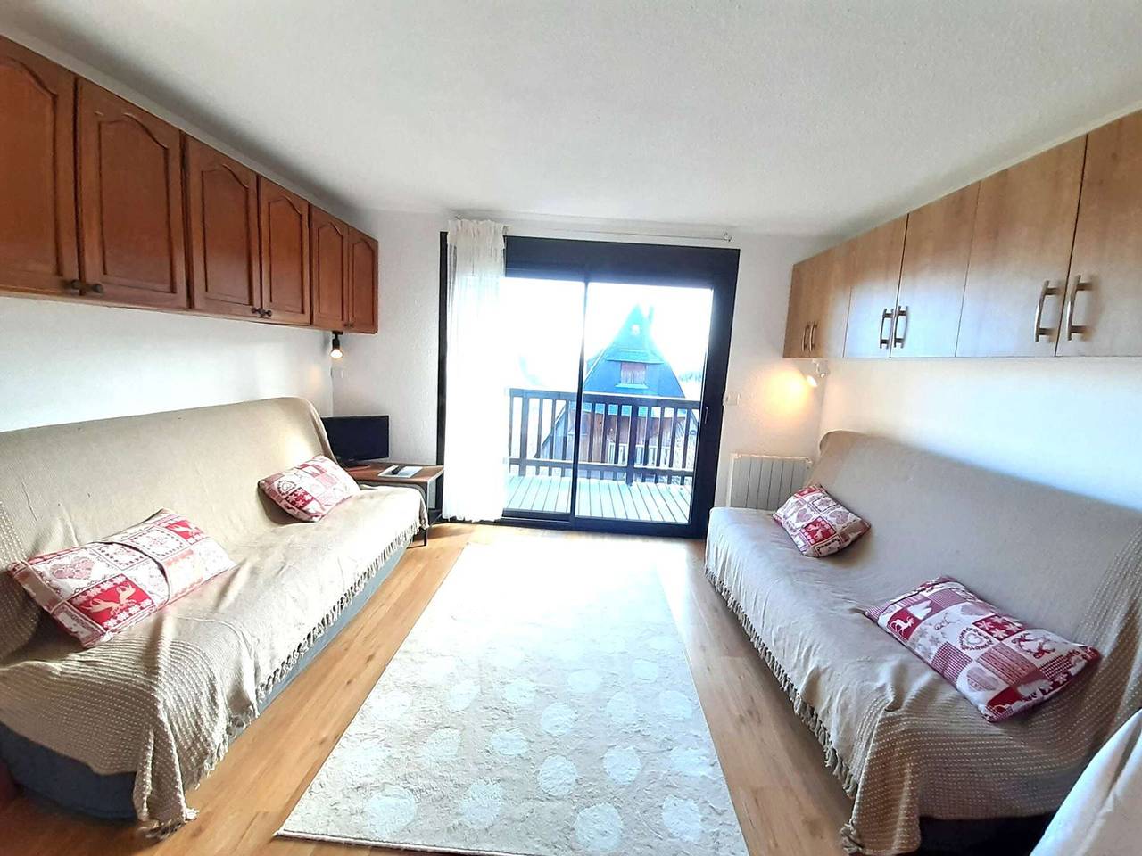 Ganze Wohnung, Gemütliches Chalet für 4 Personen mit Balkon, nahe Skiliften, Shuttle in Schulferien, St-Lary-Soulan in Saint-Lary-Soulan, Nationalpark Pyrenäen