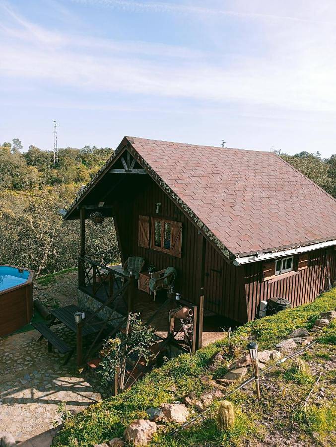 Casa rural para 4 personas, con piscina además de jardín y vistas en Guillena