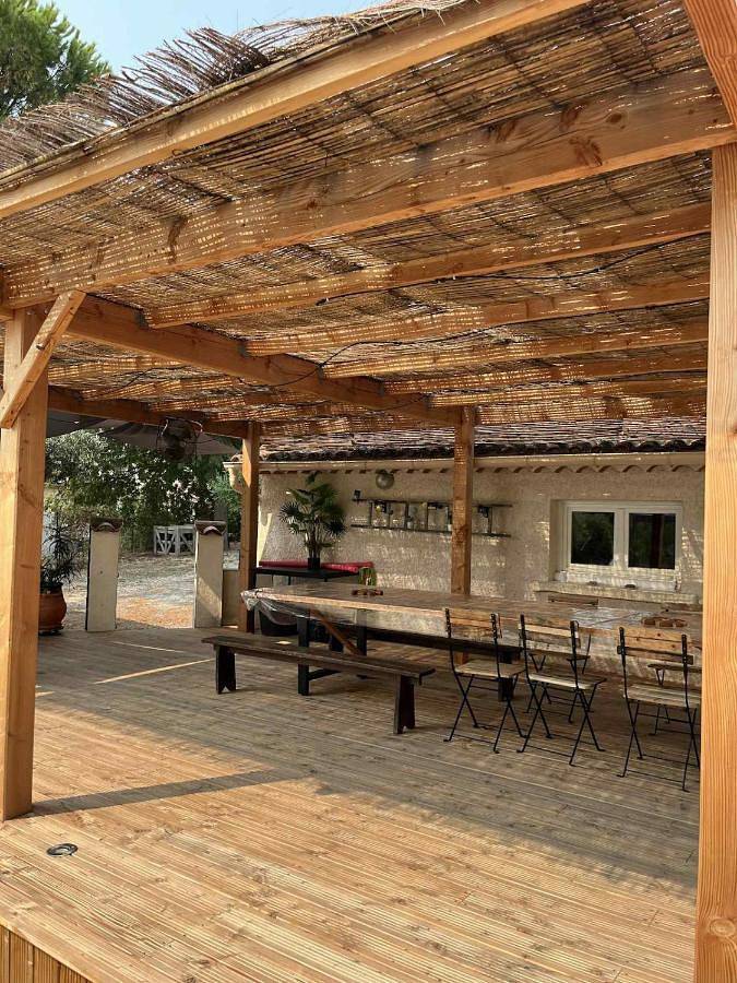 Location de vacances pour 5 personnes, avec vue ainsi que jardin et piscine, animaux acceptés à Saint-Julien-les-Rosiers - 2