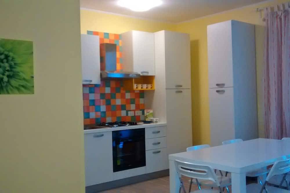 Entire apartment, Pretty studio near the sea in Letojanni, Messina Province