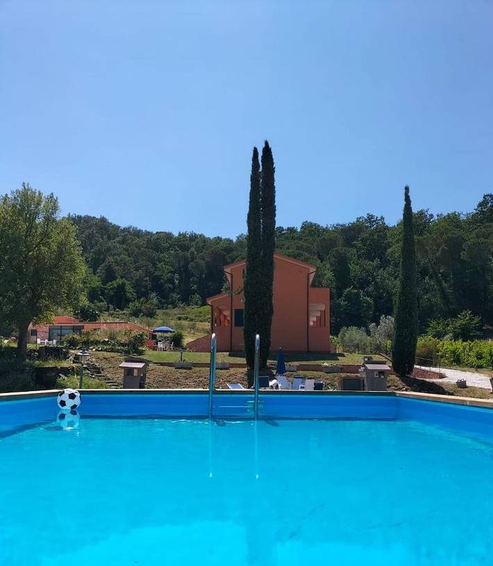Agriturismo per 2 persone, con Terrazza e Giardino nonché Piscina e Panorama a Collesalvetti