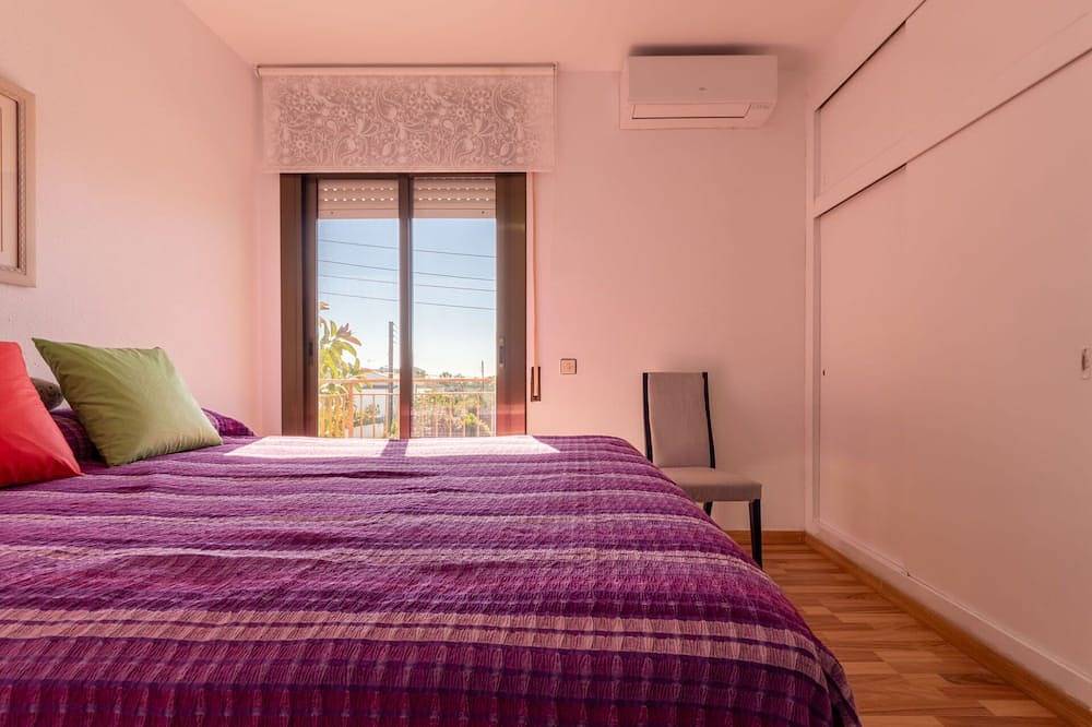 Preciosa casa de vacaciones privada con A/C, piscina privada, Wifi, Tv, patio, mascotas permitida in Creixell, Costa Dorada