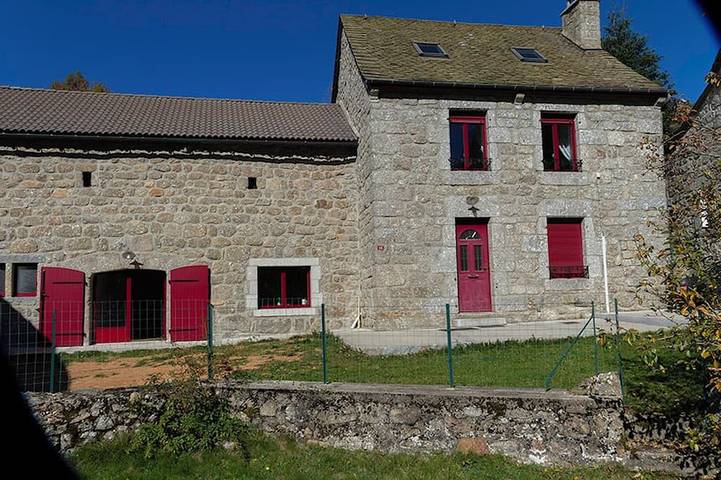 Gîte pour 8 personnes, avec Jardin à Saint-Denis-en-Margeride
