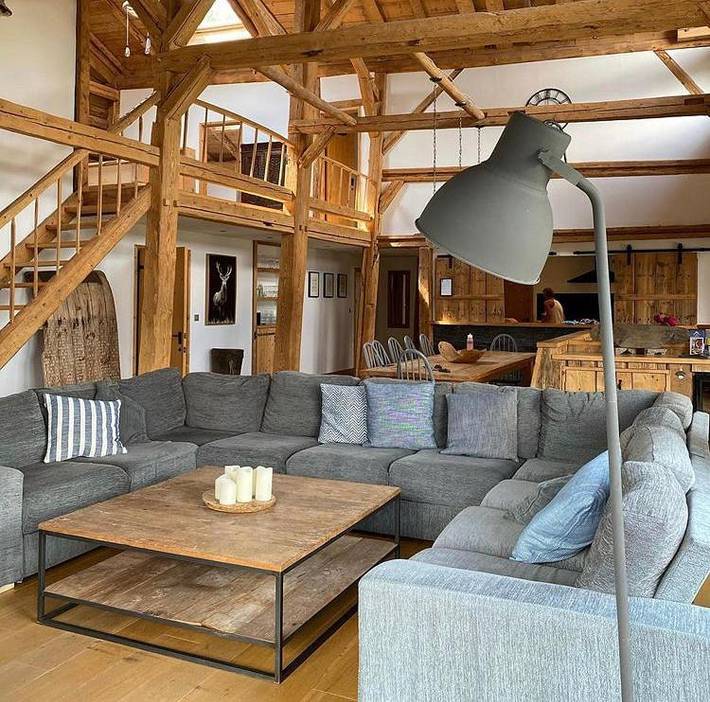 Gîte pour 20 personnes, avec jardin et terrasse ainsi que sauna et jacuzzi, adapté aux familles à La Côte-d'Arbroz - 3