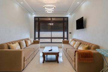 Gîte pour 6 personnes, avec vue sur le lac ainsi que terrasse et vue, adapté aux familles à Ras El Ma