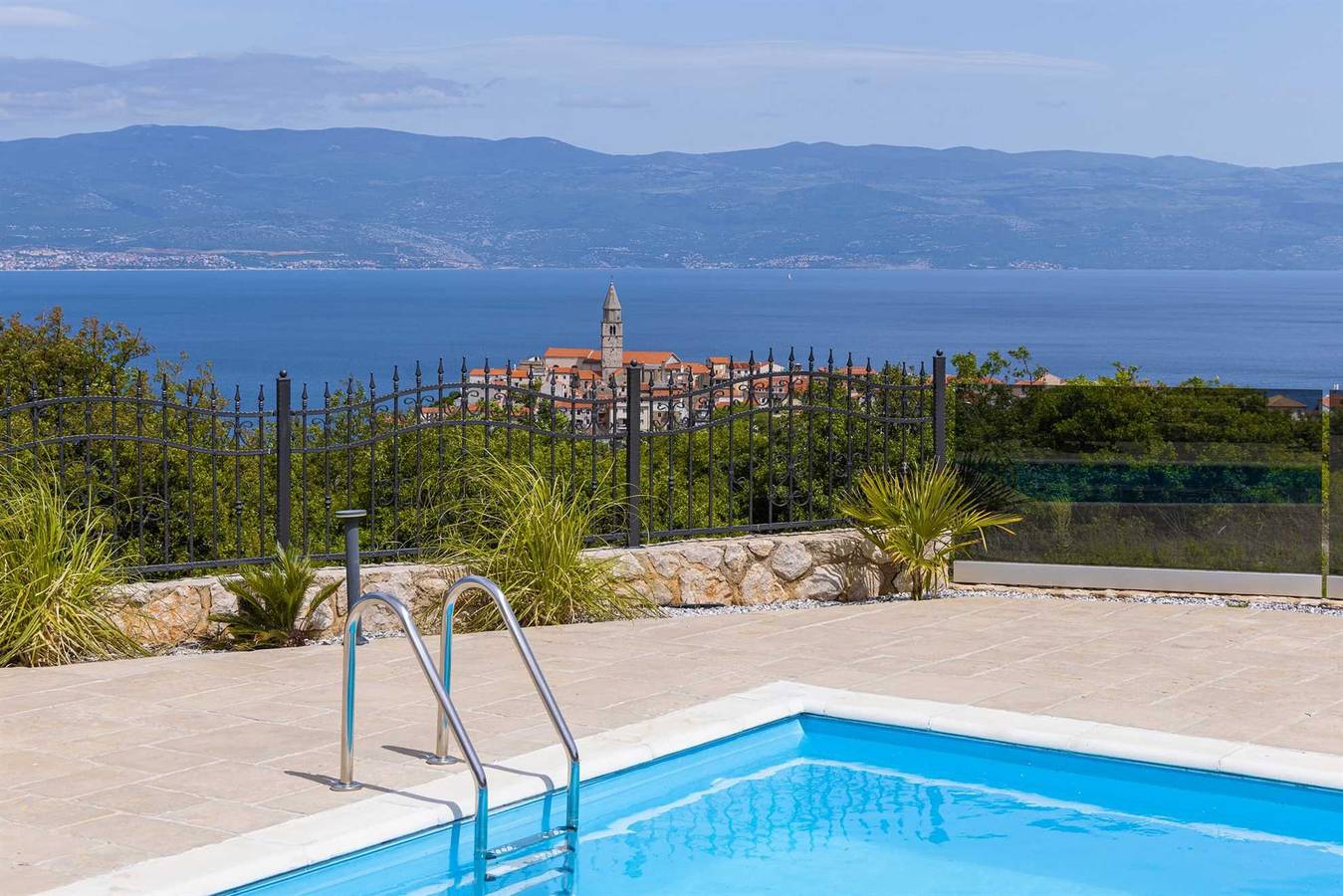 Villa pour 8 personnes avec jardin in Vrbnik, Krk