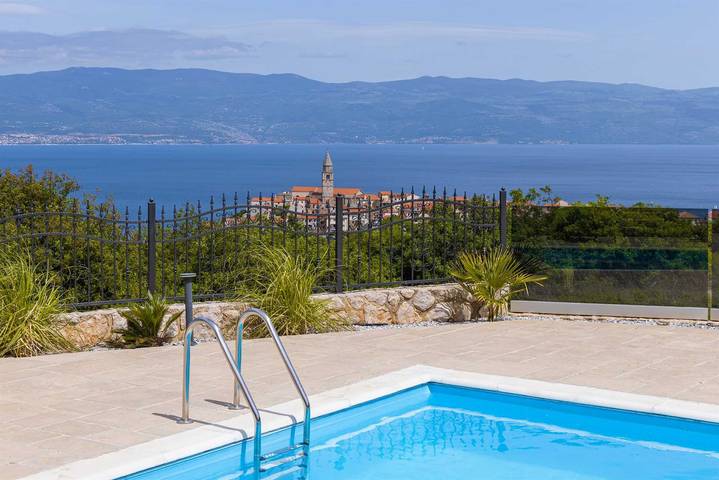 Villa pour 8 personnes, avec piscine et jardin, adapté aux familles à Vrbnik - 4