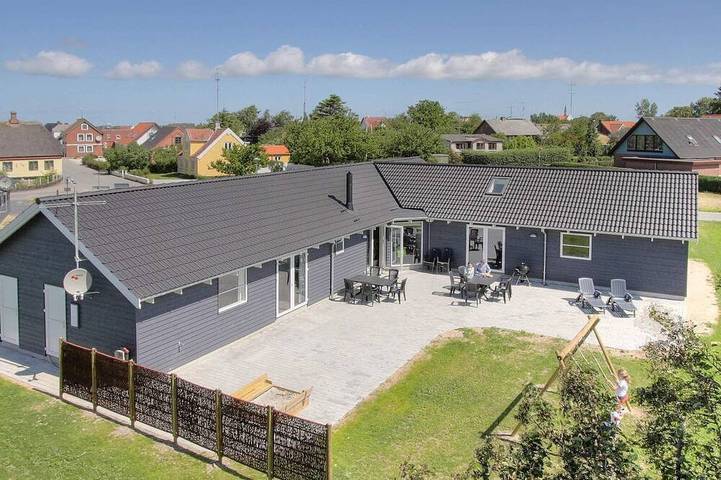 Ferienhaus für 16 Personen, mit Whirlpool und Terrasse sowie Pool und Sauna