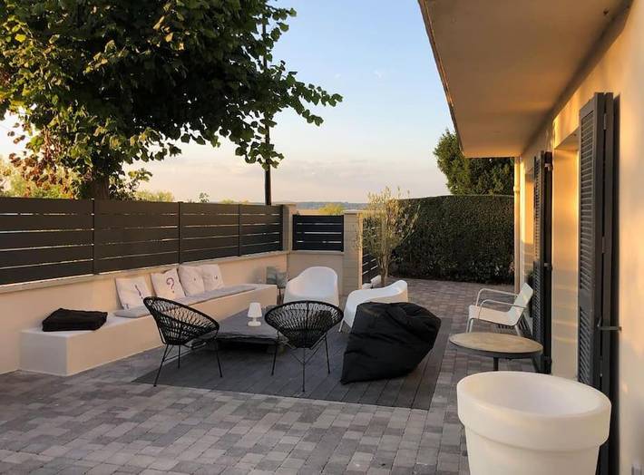 Location de vacances pour 10 personnes, avec Balcon et Jacuzzi ainsi que Terrasse et Vue à Villepreux