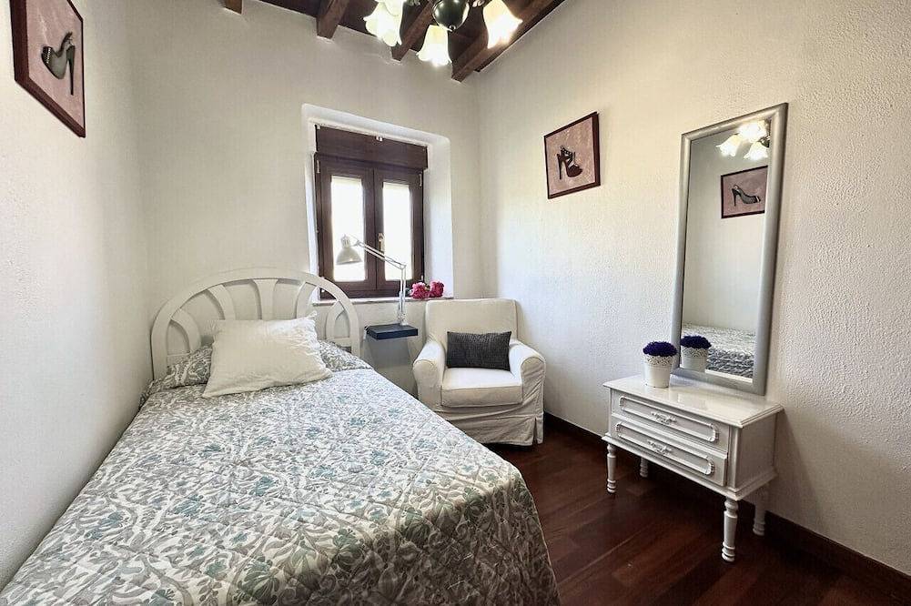 Entire apartment, Apartment Casa Gómez - 2832 in Meruelo, Cantabrian Coast