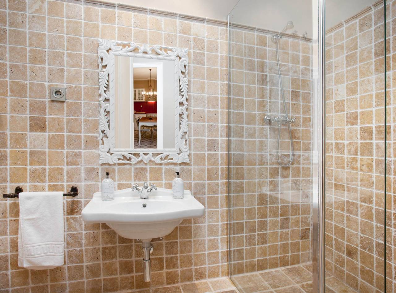 Entire apartment, Luxury Apartment by Bcn Rambla Catalunya Apartment in Barcelona Centre, Barcelona