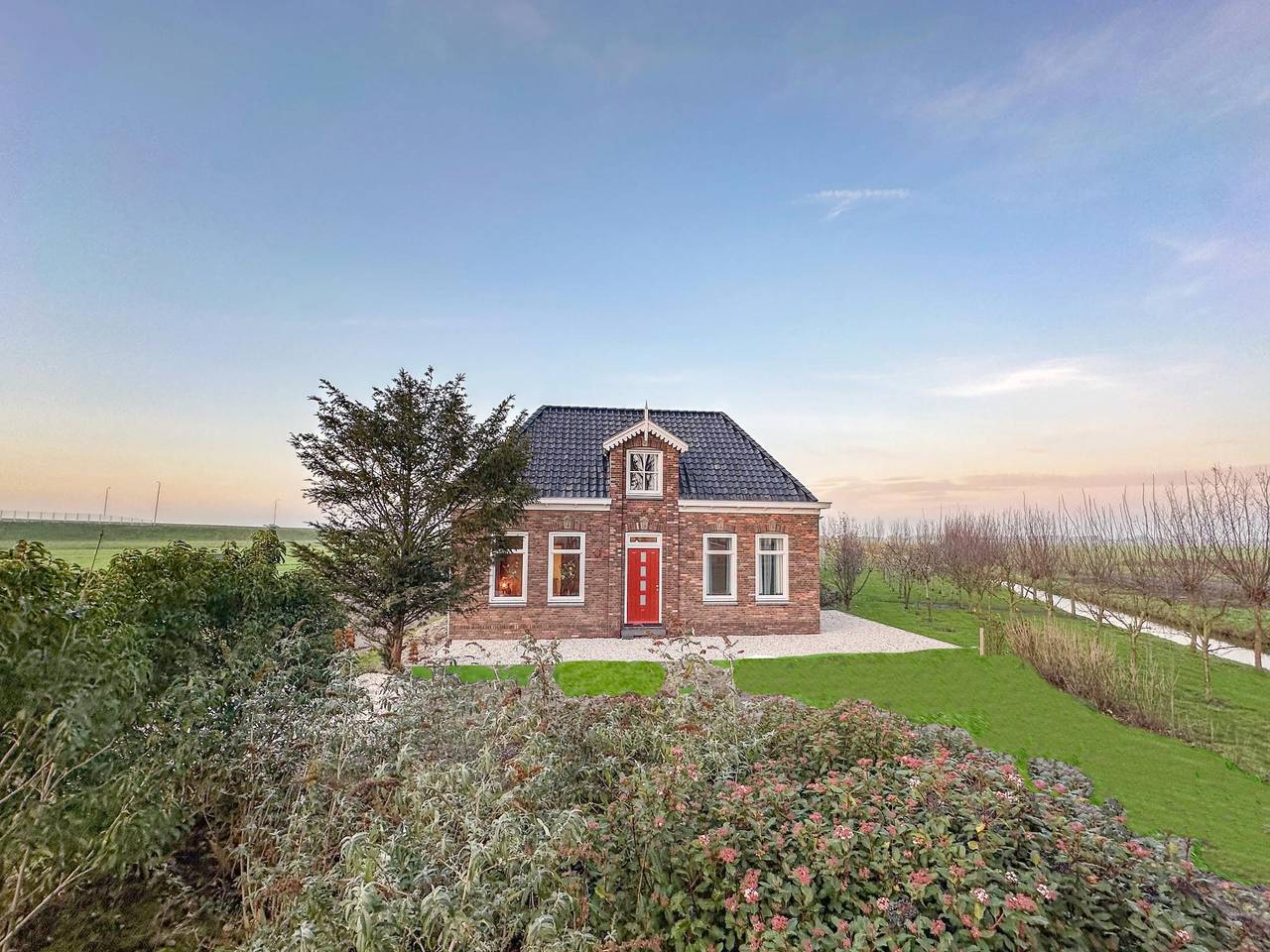 Idyllisches Landhaus mit Garten am Wasser

 in Zeevang, Markermeer