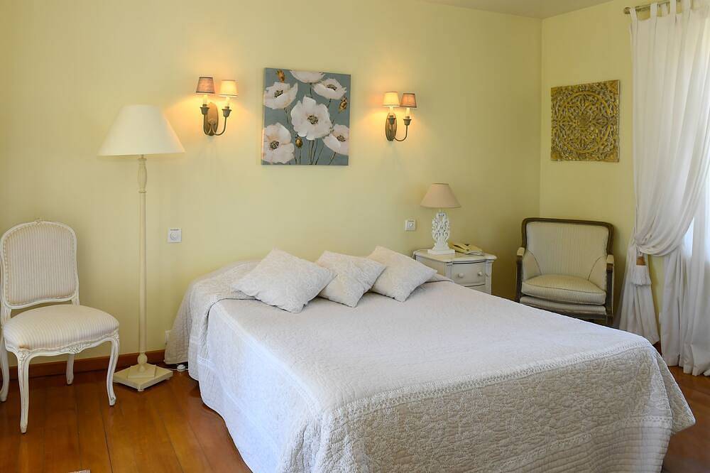 Luxury estate for 8 guests. Heated pool & absolute calm. in Martel, Lot