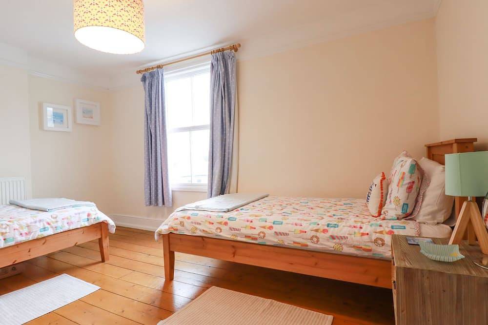 Pepperpot Cottage, family friendly, country holiday cottage in Bude in Bude, Cornwall