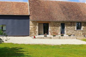 Gîte pour 6 personnes, avec jardin et terrasse à Nouzerines