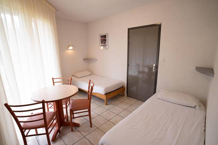 Parc de vacances pour 2 personnes, avec terrasse et piscine, animaux acceptés en Auvergne - 3