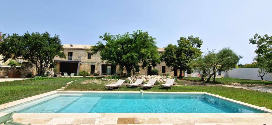 Gîte pour 4 personnes, avec piscine ainsi que jardin et vue, adapté aux familles à Saint-Hilaire-d'Ozilhan - 2