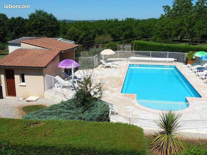 Location de vacances pour 7 personnes, avec Terrasse ainsi que Jardin et Piscine dans Saint-Michel-de-Bannières