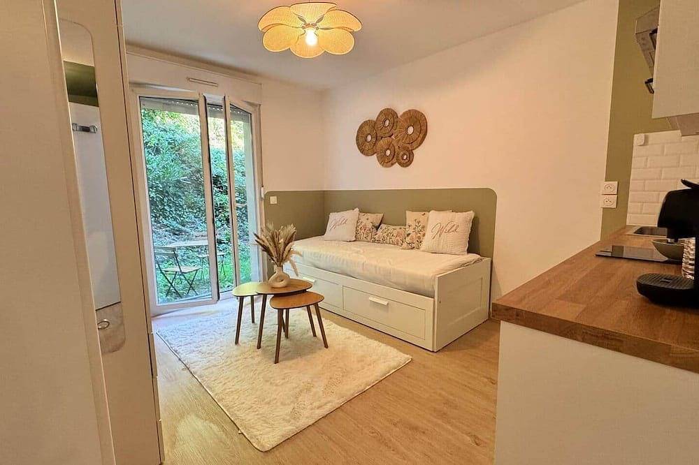 Appartement entier, L'ombelle - Studio vert d'eau avec petit extérieur in Darnétal, Région de Rouen