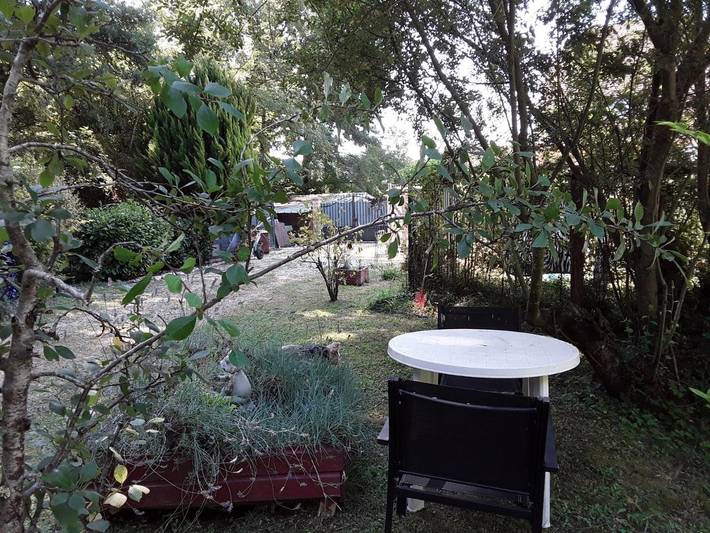 Gîte pour 2 personnes, avec vue ainsi que vue sur le lac et jardin à Tursac - 3