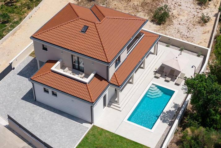Villa pour 6 personnes, avec Balcon et Terrasse ainsi que Jardin et Piscine à Drage (Pakoštane) - 2