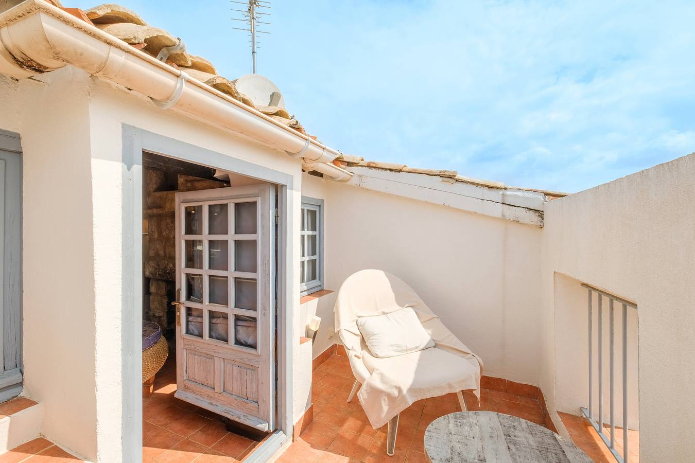 Apartamento entero, Apartamento 'Le Grimaldi' con vistas al mar, Wi-Fi y aire acondicionado in Cagnes-sur-Mer, Region de Cannes