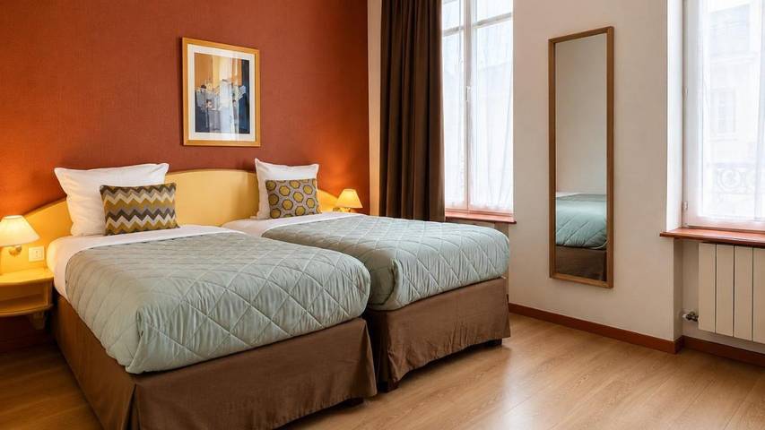 Hôtel pour 4 personnes, avec Terrasse à Thionville - 2