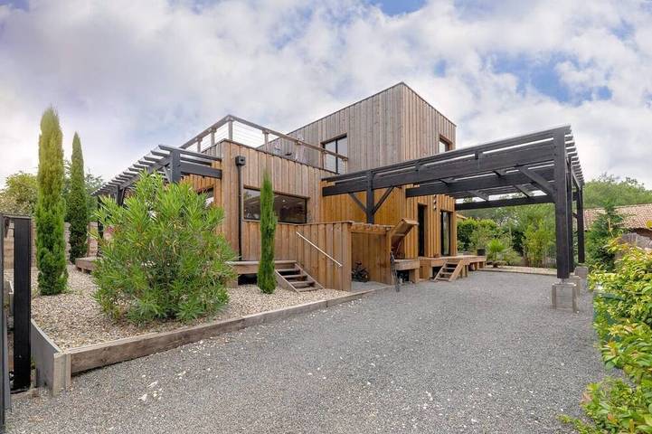 Chalet para 9 personas, con jardín y jacuzzi - 1