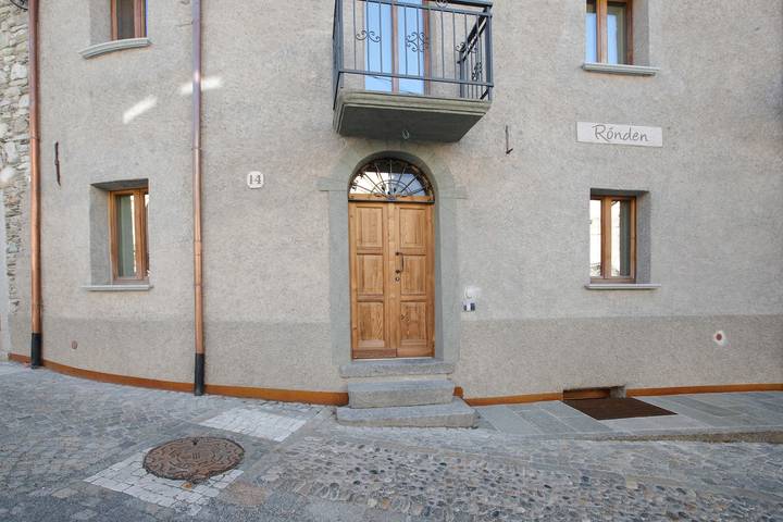 Ganze Wohnung, Ferienwohnung 'Viez' mit Bergblick, Balkon und Wi-Fi in Mazzo di Valtellina (Dorf), Mazzo di Valtellina