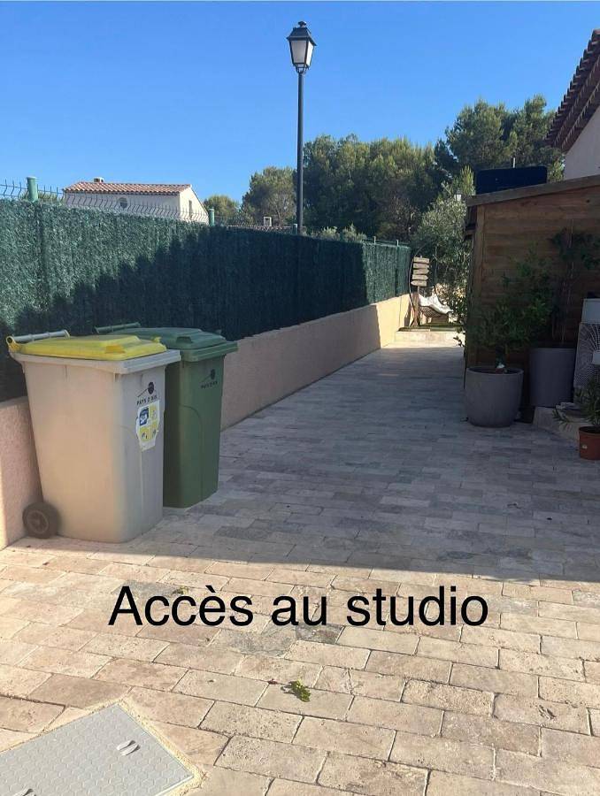 Studio calme entre Aix et Marseille in Les Pennes-Mirabeau, Région d'Aix-en-Provence