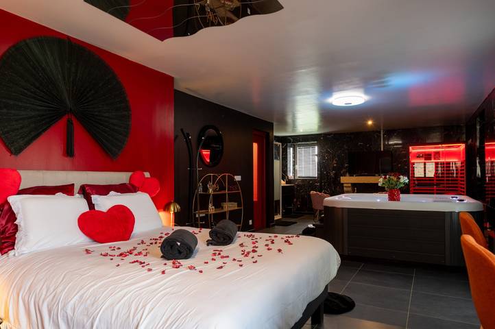 Holiday Home “Le Cocon Secret – Sauna – Jacuzzi” with Shared Garden and Wi-Fi in Quimperlé, Quimper region