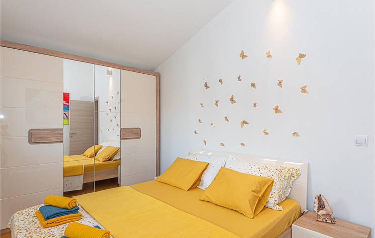 Apartamento vacacional entero, Acogedor apartamento de 1 dormitorio con terraza, cerca de la playa y de todos los servicios in Miline, Rogoznica