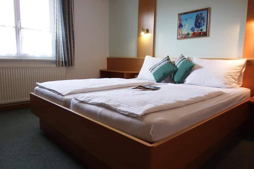 Gartenpension Fischl - Doppelzimmer mit Dusche, Wc in Mörbisch am See, Leithaberg