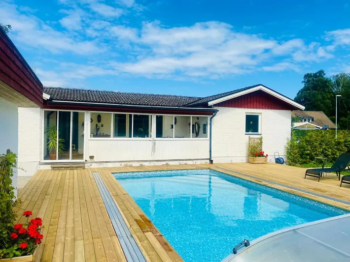 Ferienhaus für 9 Personen, mit Pool und Ausblick sowie Garten, mit Haustier - 1