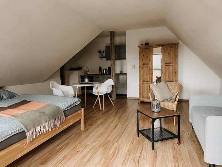 Apartamento entero, Apartamento 'Bärenstein - Pano-Blick 1' con vistas a la montaña, balcón y Wi-Fi in Bärenstein, Montes Metálicos