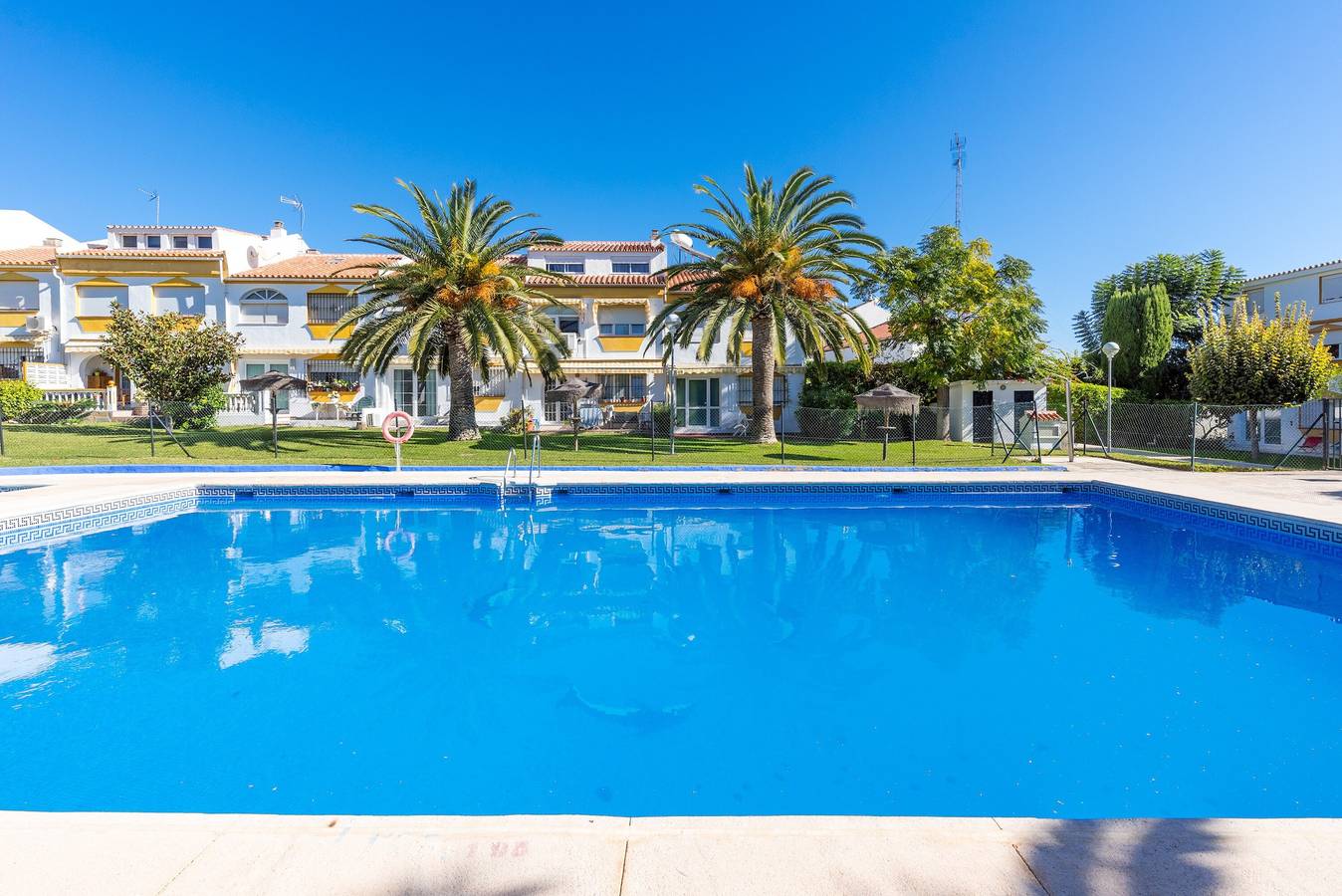Familienferienhaus „La Rosa“ mit Pool, Klimaanlage, Terrassen und Garten in Torremolinos, Costa del Sol