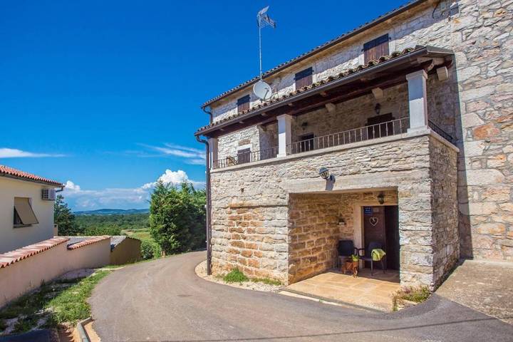 Ferienwohnung für 6 Personen, mit Balkon und Terrasse sowie Ausblick in Baldaši