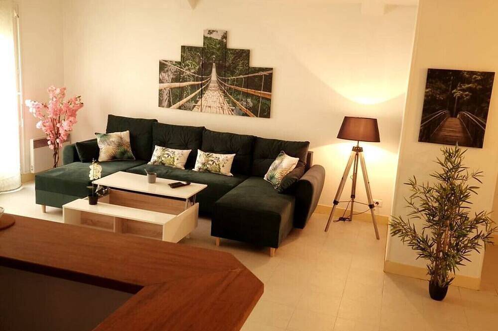 Entire apartment, T2 Lumineux et Jardin Hyper-centre 5min de la Gare in Évreux, Évreux region