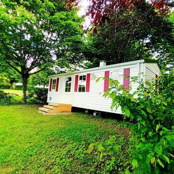 Gîte pour 4 personnes, avec piscine ainsi que jardin et vue, animaux acceptés à Lagraulière
