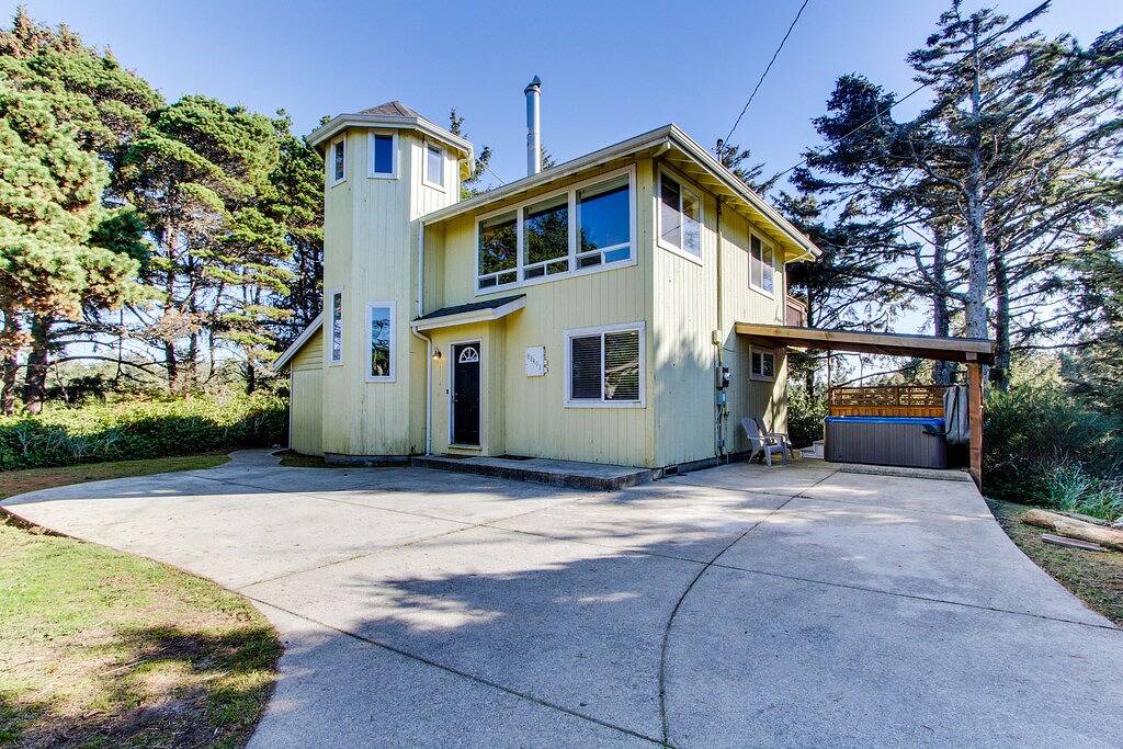 Elegantes Haus mit herrlichem Meerblick und Dämpfen privaten Whirlpool. Hunde okay! in Heceta Beach, Lane County
