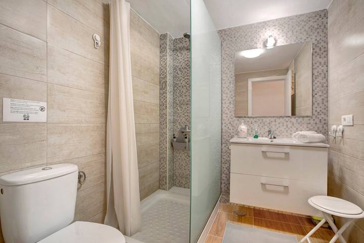 Apartamento entero, Amplia Terraza solarium a 3 minutos de la playa, entre los paseos marítimos in Puerto Santiago, Santiago del Teide
