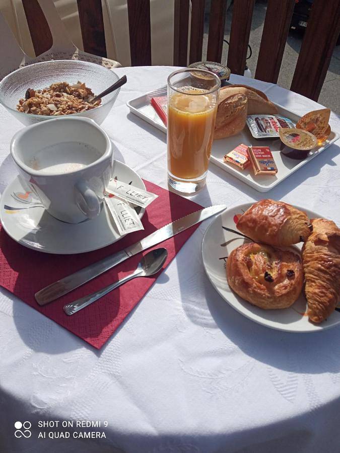 Hôtel pour 3 personnes, avec Balcon ainsi que Terrasse et Vue à Corporation d'étudiants - 2