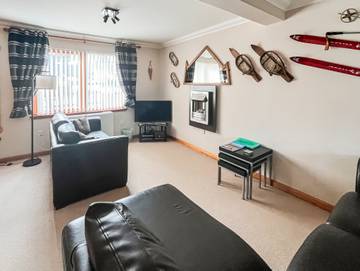 Log Cabin for 8 People in Aviemore, Cairngorms National Park, Photo 1