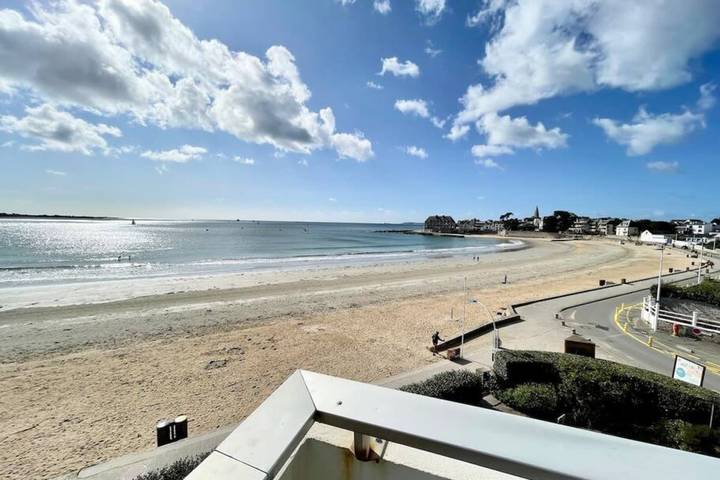 Entire studio, Lovely T1 d architecte de standing Vue mer 360 in Larmor-Plage, Côte des Mégalithes